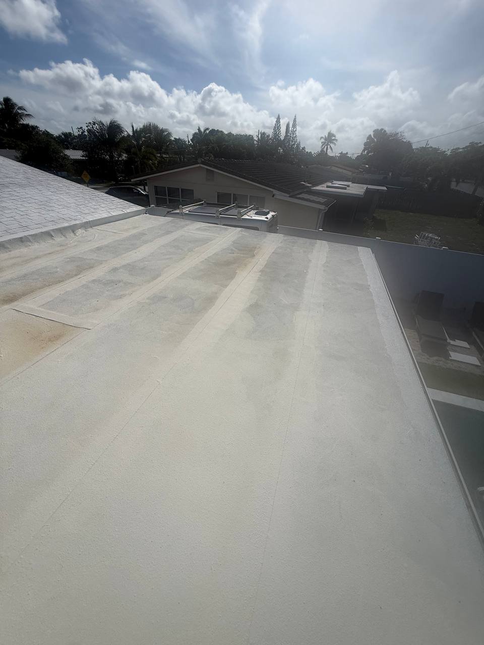 Cubierta resistente al clima de Florida aplicada en techo